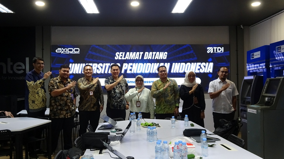 Direksi Axioo Class Program bersama pimpinan Direktorat Inovasi Hilirisasi Science & Technopark UPI dalam pertemuan koordinasi hilirisasi hasil penelitian