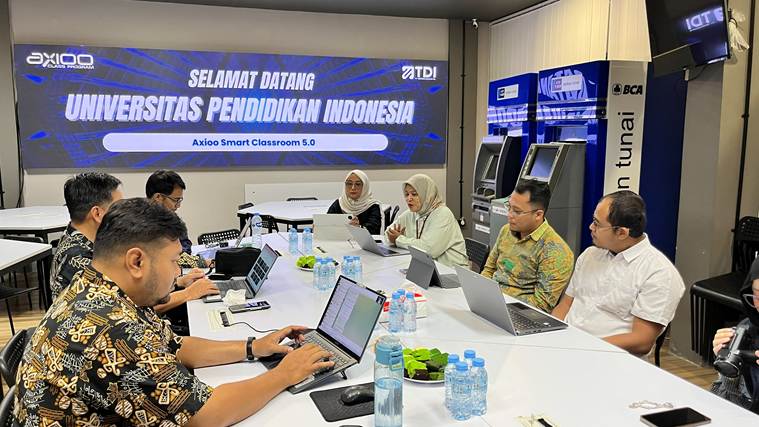 Suasana diskusi koordinasi hilirisasi hasil penelitian antara UPI dan Axioo Class Program